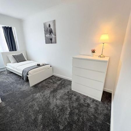 Отель Stunning Flat In Greater Лондон Экстерьер фото